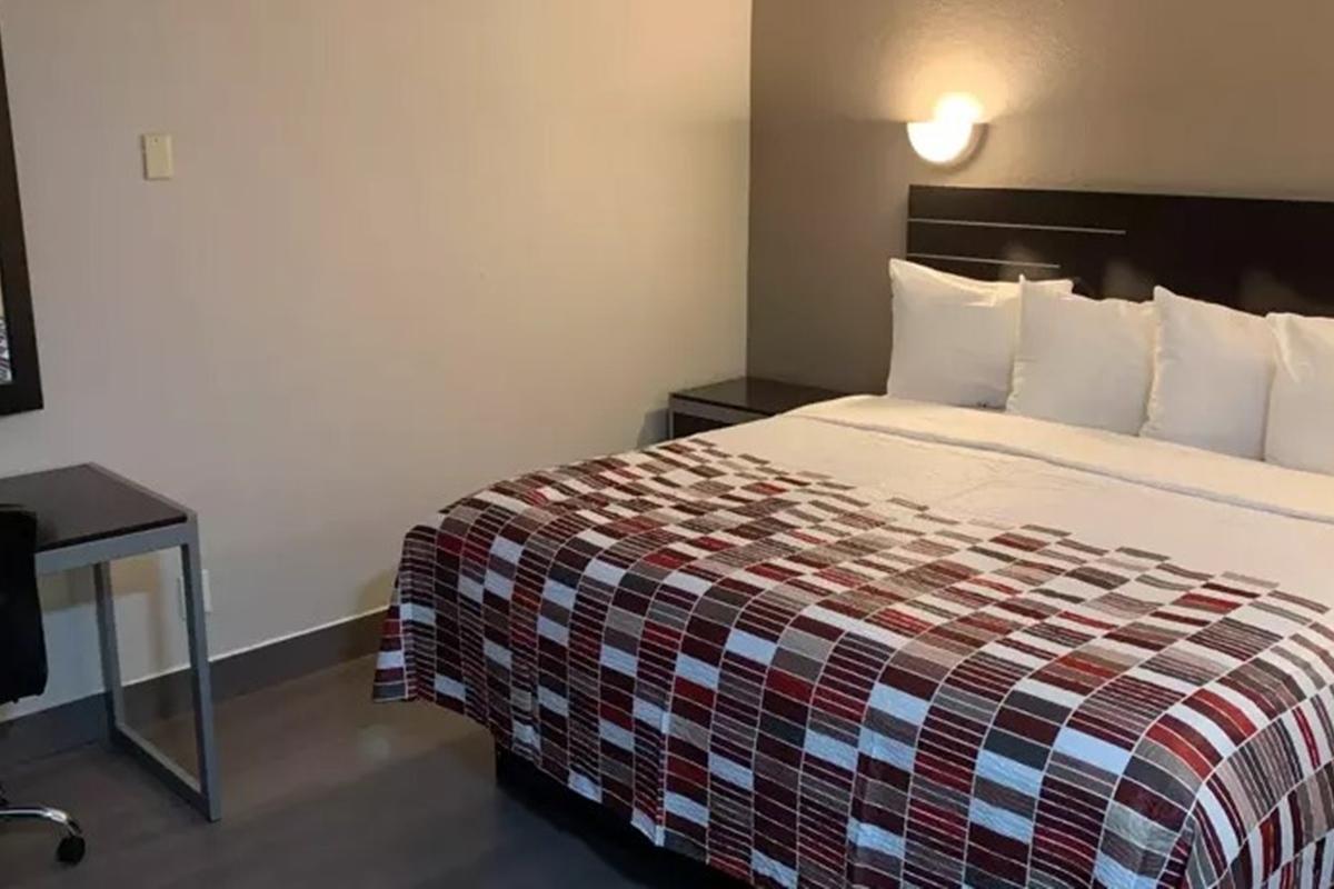 Red Roof Inn Copiague Экстерьер фото