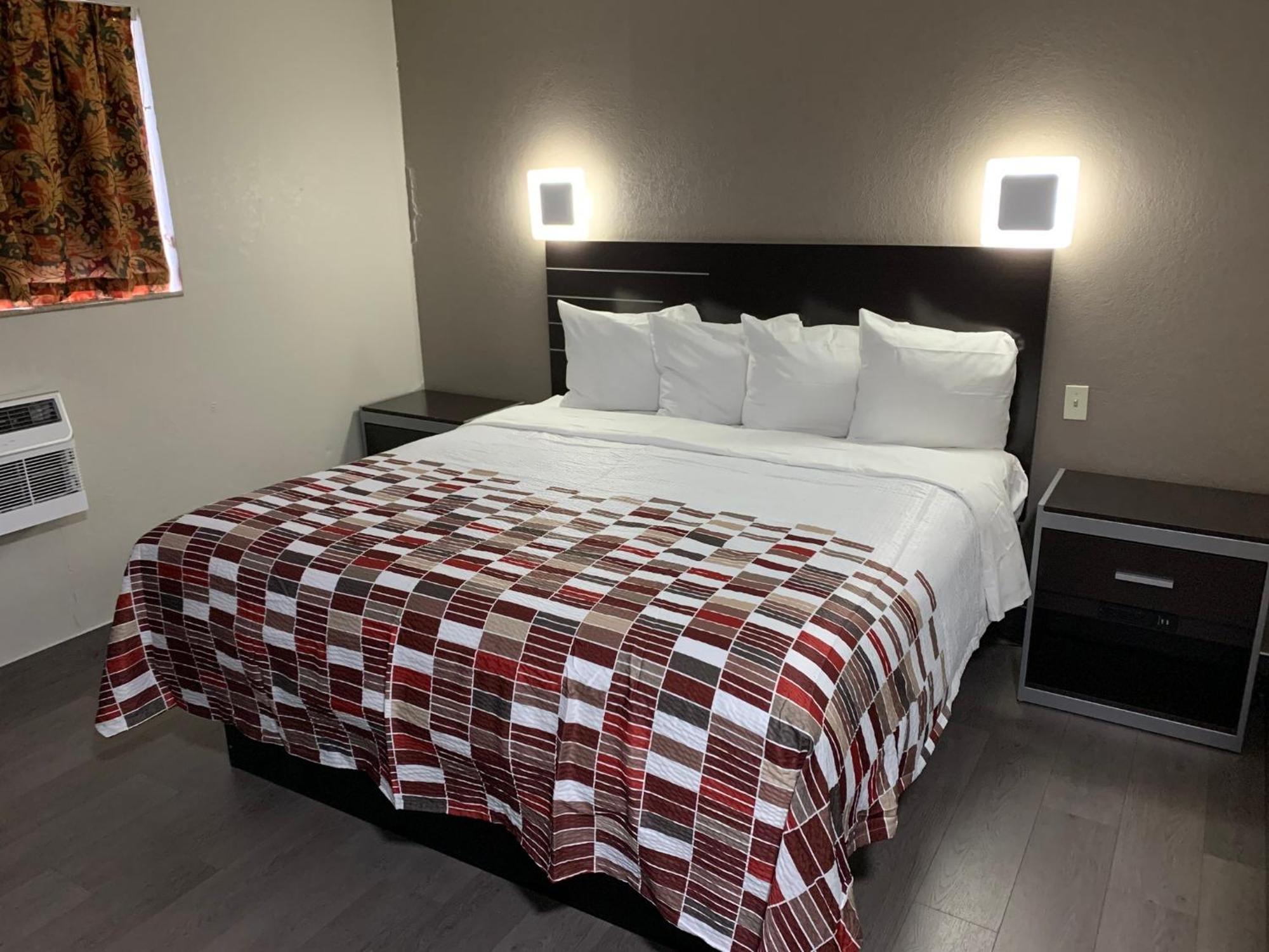 Red Roof Inn Copiague Экстерьер фото