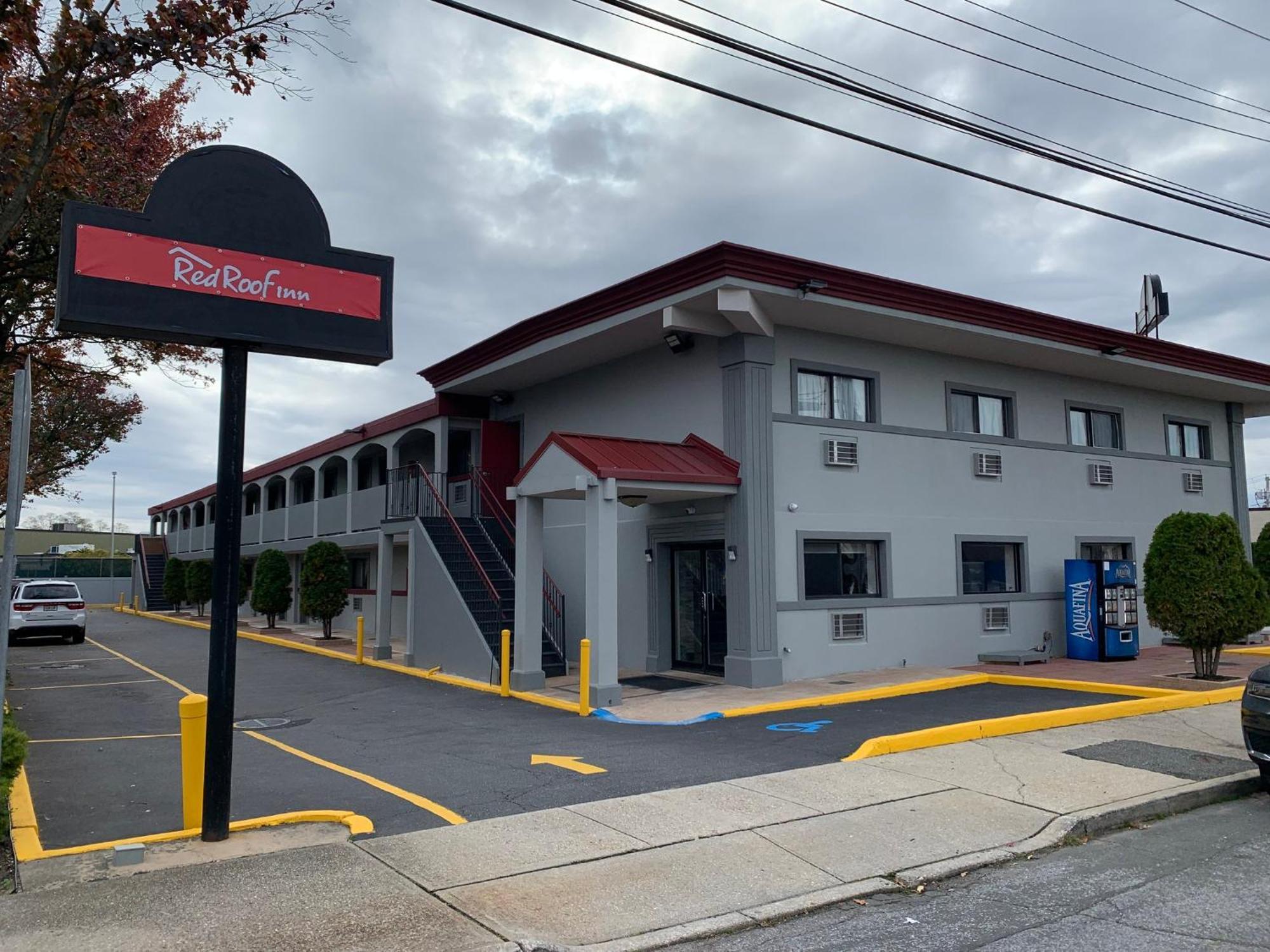 Red Roof Inn Copiague Экстерьер фото