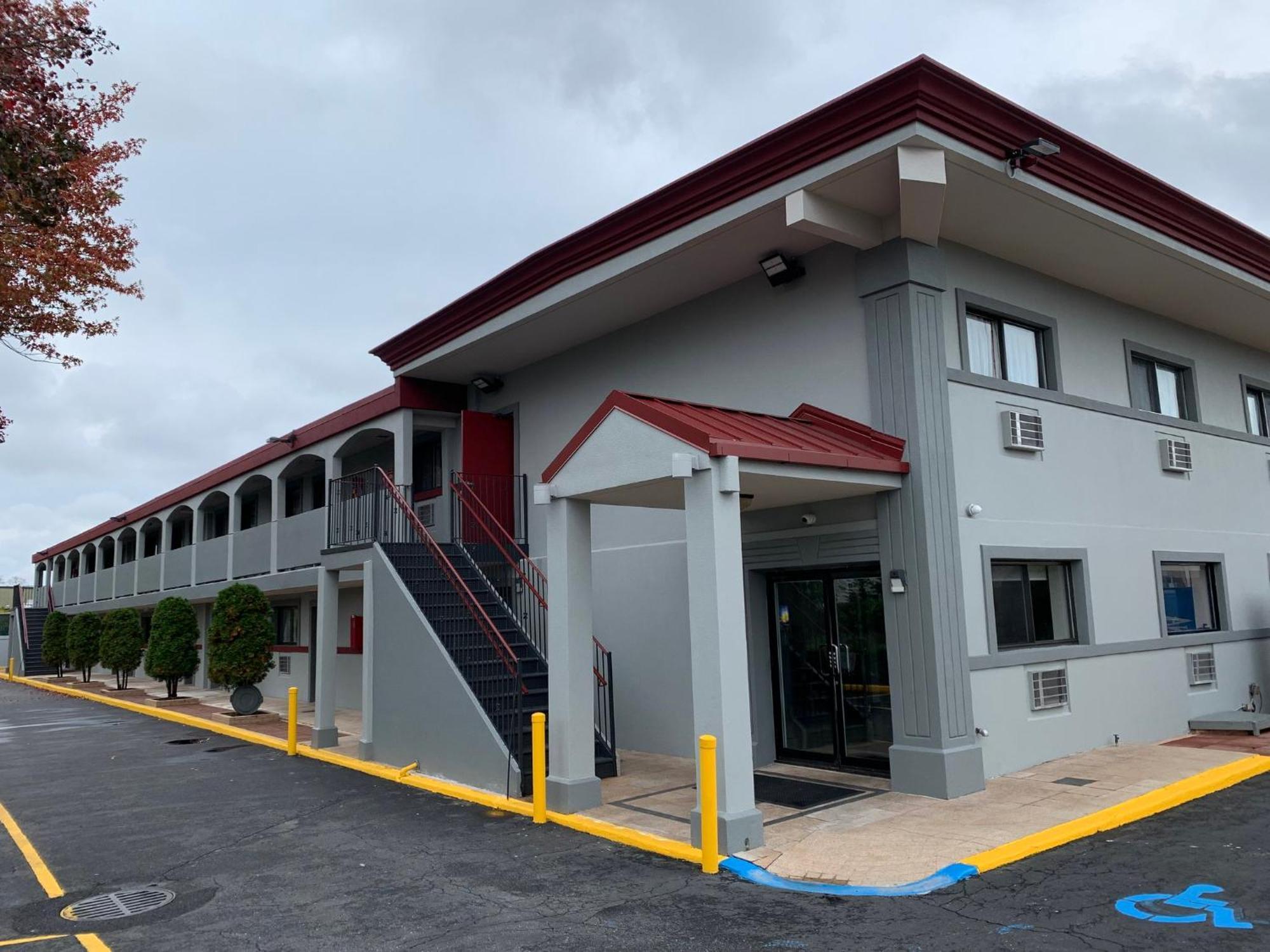 Red Roof Inn Copiague Экстерьер фото